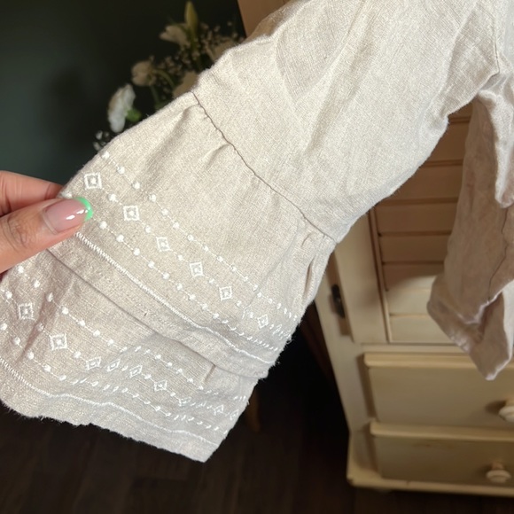 Roots Linen Blouse - Picture 2 of 4